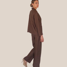 Carica l'immagine nel visualizzatore di Gallery, Haveone pantalone palazzo cioccolato elastico retro 53% viscosa Art PVI-Q230 ( blazer Art JVI-Q085 )

