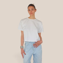 Carica l'immagine nel visualizzatore di Gallery, Haveone t-shirt bianca over scatoletta 95% cotone Art MJS-Q017
