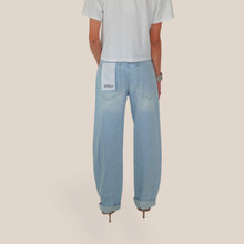 Carica l'immagine nel visualizzatore di Gallery, Haveone jeans Stella con applicazioni e micro rotture 100% cotone Art PLS-Q041
