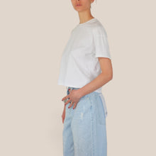 Carica l'immagine nel visualizzatore di Gallery, Haveone t-shirt bianca over scatoletta 95% cotone Art MJS-Q017

