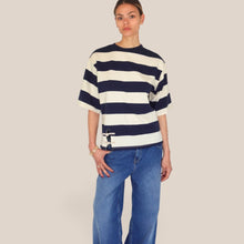 Carica l'immagine nel visualizzatore di Gallery, Vicolo t-shirt over rigata spacchetto con alamari 48% cotone Art TAB1412
