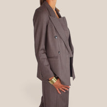 Carica l'immagine nel visualizzatore di Gallery, Vicolo blazer tortora gessato doppio petto 34% viscosa Art TAC1562 ( Pantalone Art TAC1543 Top Art TAC1542 )
