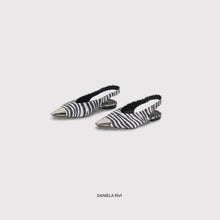 Carica l'immagine nel visualizzatore di Gallery, Divine Follie slingback zebrata punta metallo Art ISA02
