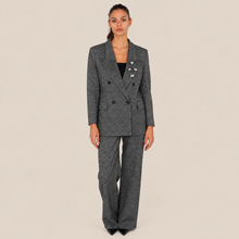 Carica l'immagine nel visualizzatore di Gallery, Tensione in blazer over con spille strass Art 27B6864 ( pantalone Art 27P6862 gonna Art 27G6865 )
