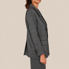 Carica l'immagine nel visualizzatore di Gallery, Tensione in blazer over con spille strass Art 27B6864 ( pantalone Art 27P6862 gonna Art 27G6865 )
