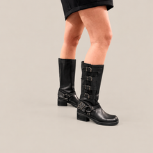 Carica l'immagine nel visualizzatore di Gallery, Divine follie biker vitello nero con fibbie tacco 5 cm Art SAL91

