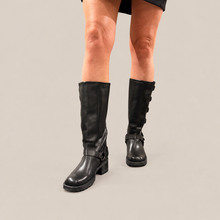 Carica l'immagine nel visualizzatore di Gallery, Divine follie biker vitello nero con fibbie tacco 5 cm Art SAL91

