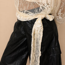 Carica l'immagine nel visualizzatore di Gallery, Tensione in Blusa in pizzo Art HF418
