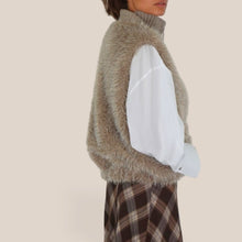 Carica l'immagine nel visualizzatore di Gallery, Philia Loft gilet Art D03E0215
