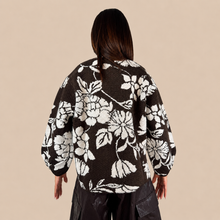 Carica l'immagine nel visualizzatore di Gallery, Tensione in Cardigan tramato fiori Art W6HMG19A400
