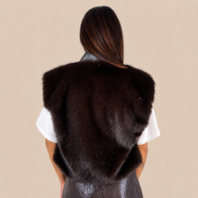 Carica l'immagine nel visualizzatore di Gallery, Tensione in Gilet eco-pelliccia moro Art FI557AI26
